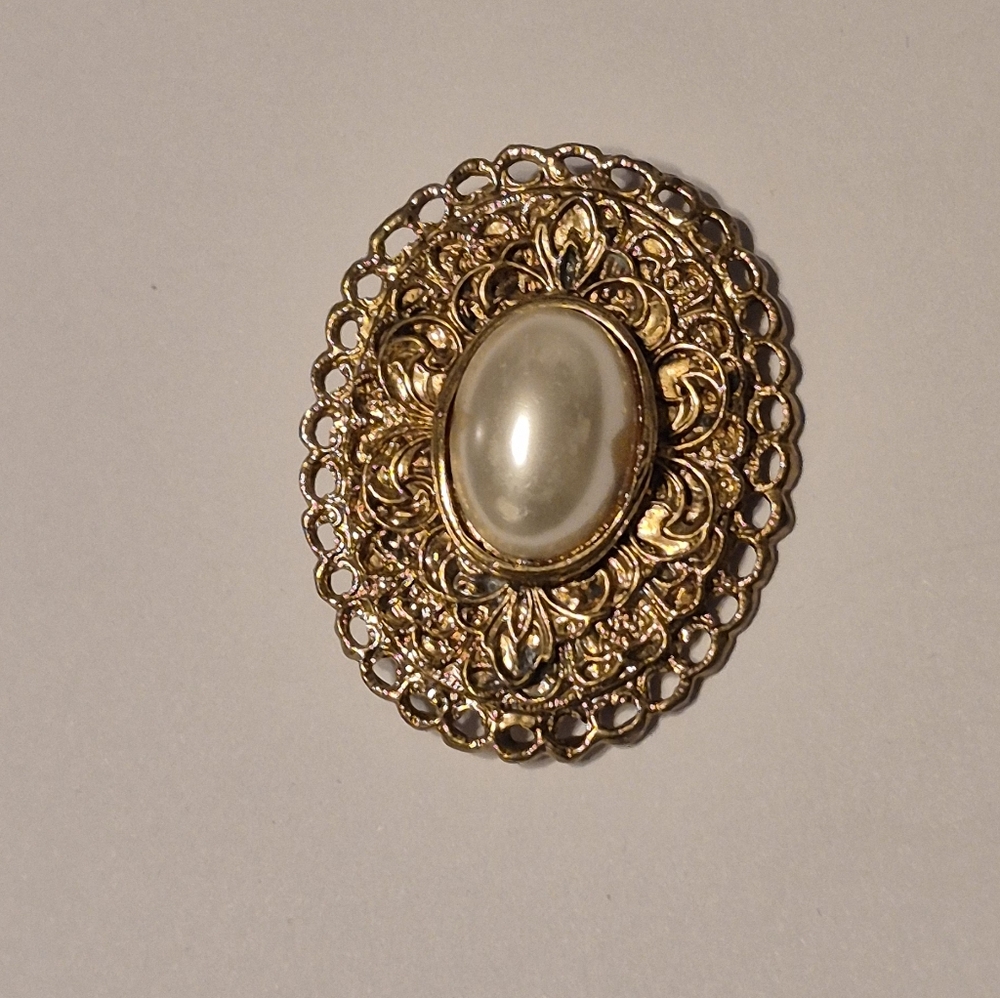 Vintage Gold Tone and Pearl Brooch